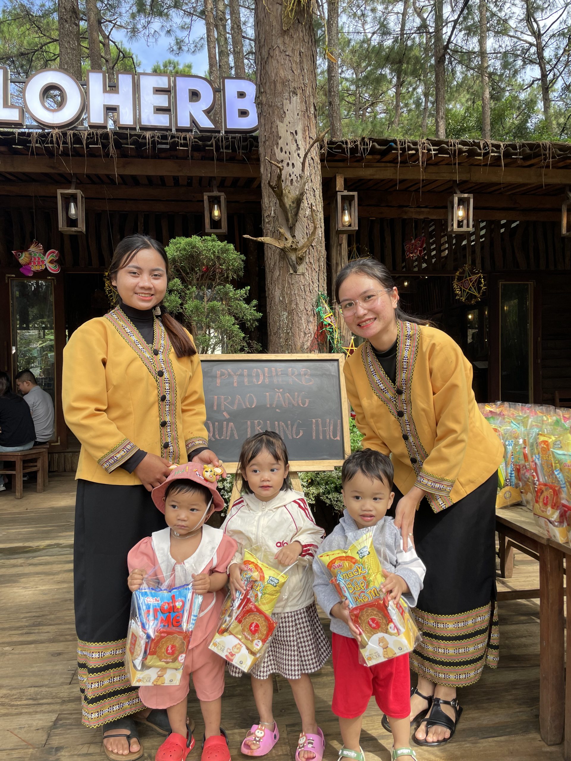 PyLoHerb Trao Tặng Quà Trung Thu Cho Con Em Nhân Viên [2025]