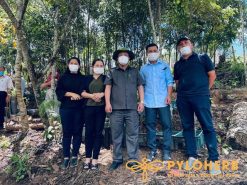 Chủ Tịch tỉnh Komtum tới thăm vườn sâm PyLoHerb