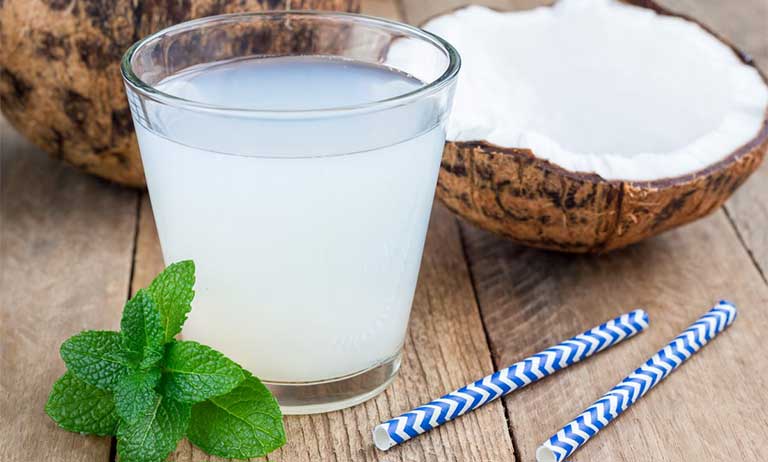 17 công dụng của nước dừa và những tác hại cần tránh khi uống nước