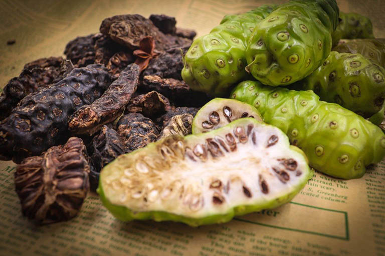 Nhàu khô - Tác dụng & Dùng để luộc hay ngâm?