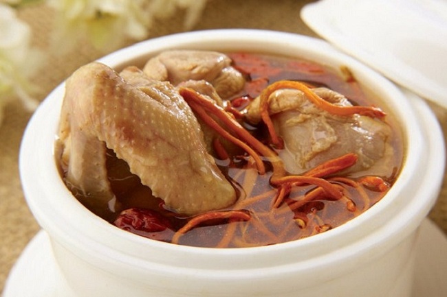 Đông trùng hạ thảo hầm gà